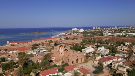 라라 무스타파 파샤 카미 모스크 (lala mustafa pasha mosque) 는 북 키프로스의 파마구스타에 있는 오래된 대성당이다.