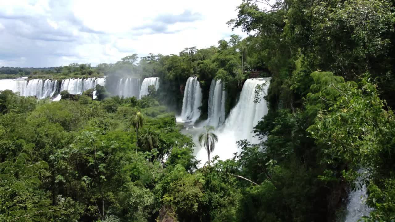아르헨티나 이과수의 아름다운 폭포