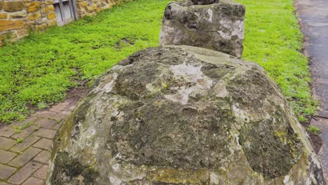 antiguo horno de piedra usado para hornear pan en el recinto de la misión