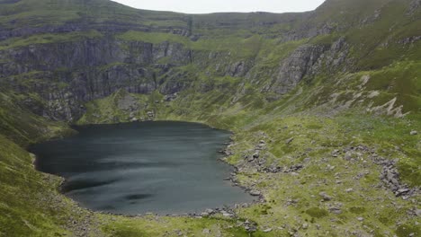 Coumshingaun-Lough,-Waterford,-Irland-15