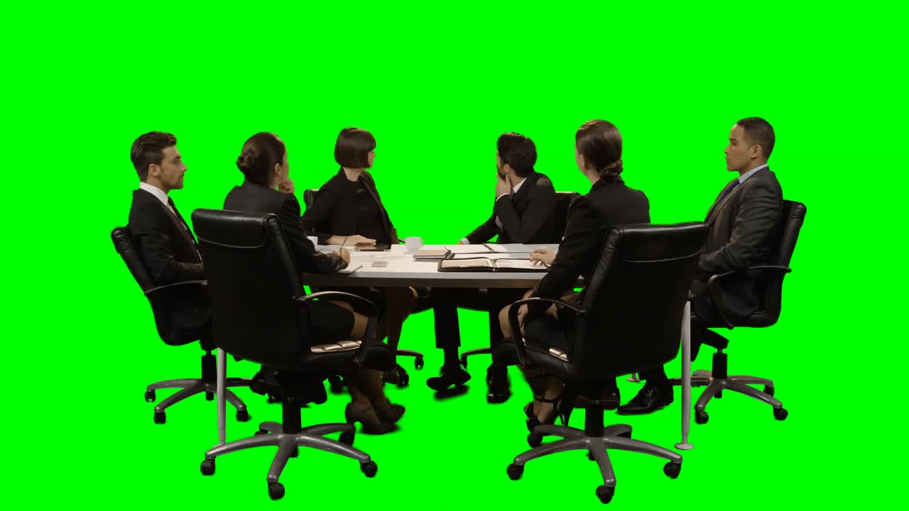 비즈니스 임원 들 이 회의 에서 논의 하는 팀