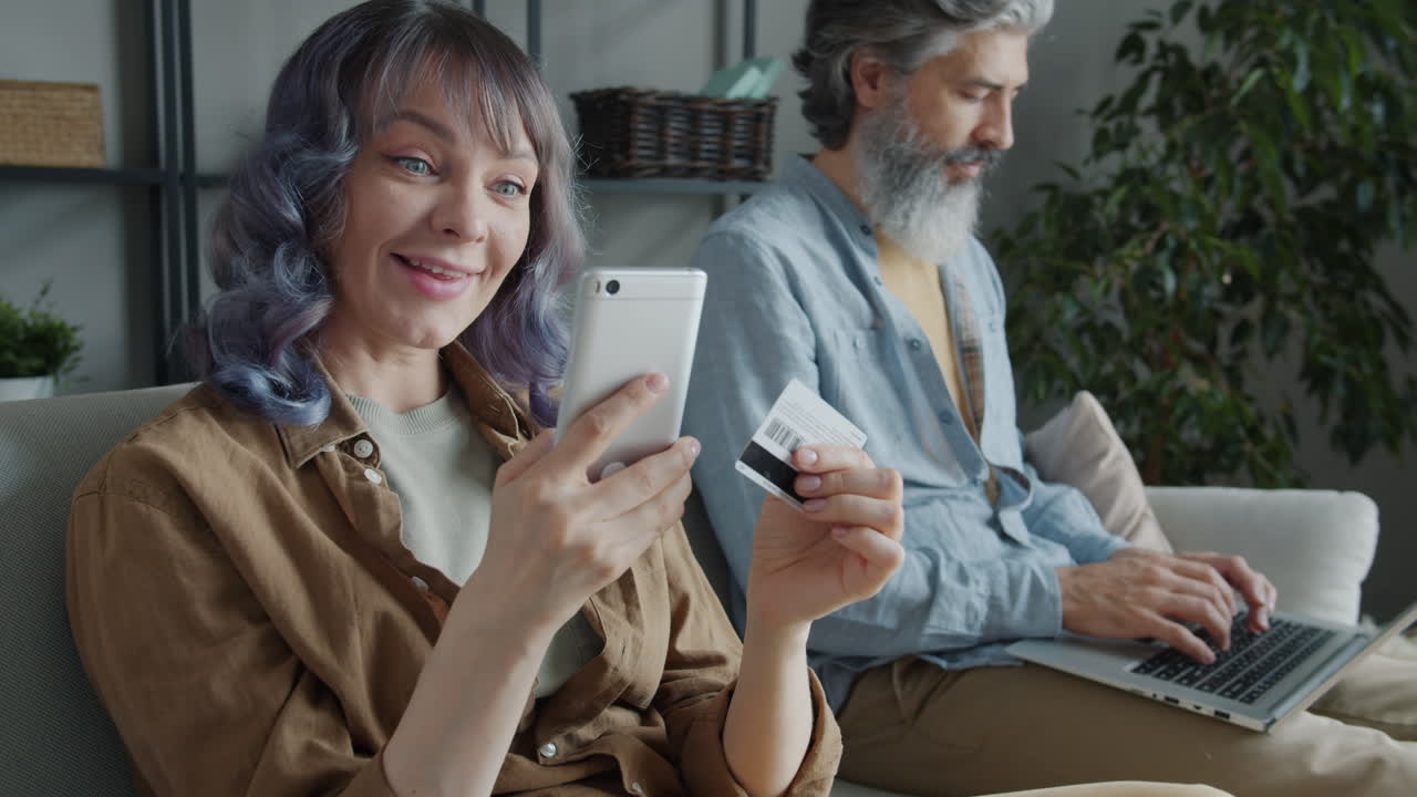 pareja de compras en línea