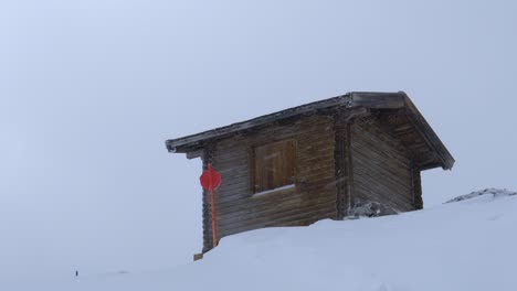 Empty-Ski-cabin,-blizzard-high-up-in-the-alps-of-Austria---static-view