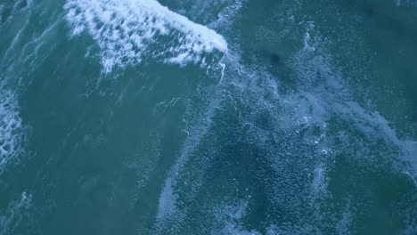 siguiendo una ola con un dji mavic pro en 4k