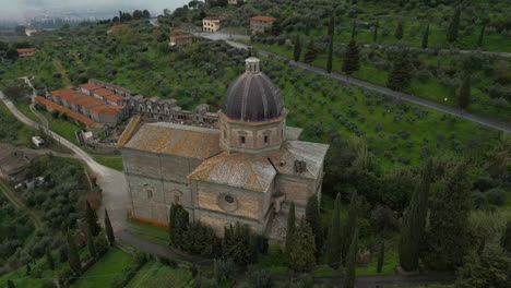 Flotando-Sobre-Monumentos-Históricos:-La-Majestuosidad-De-La-Iglesia-De-Santa-Maria-Delle-Grazie-Al-Calcinaio