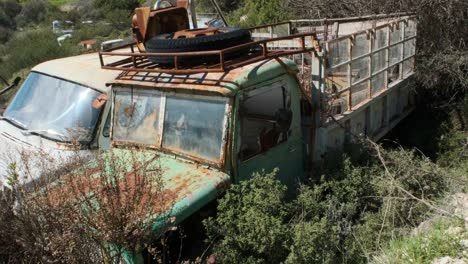 View-of-a-vintage-green-truck-in-a-car-junkyard