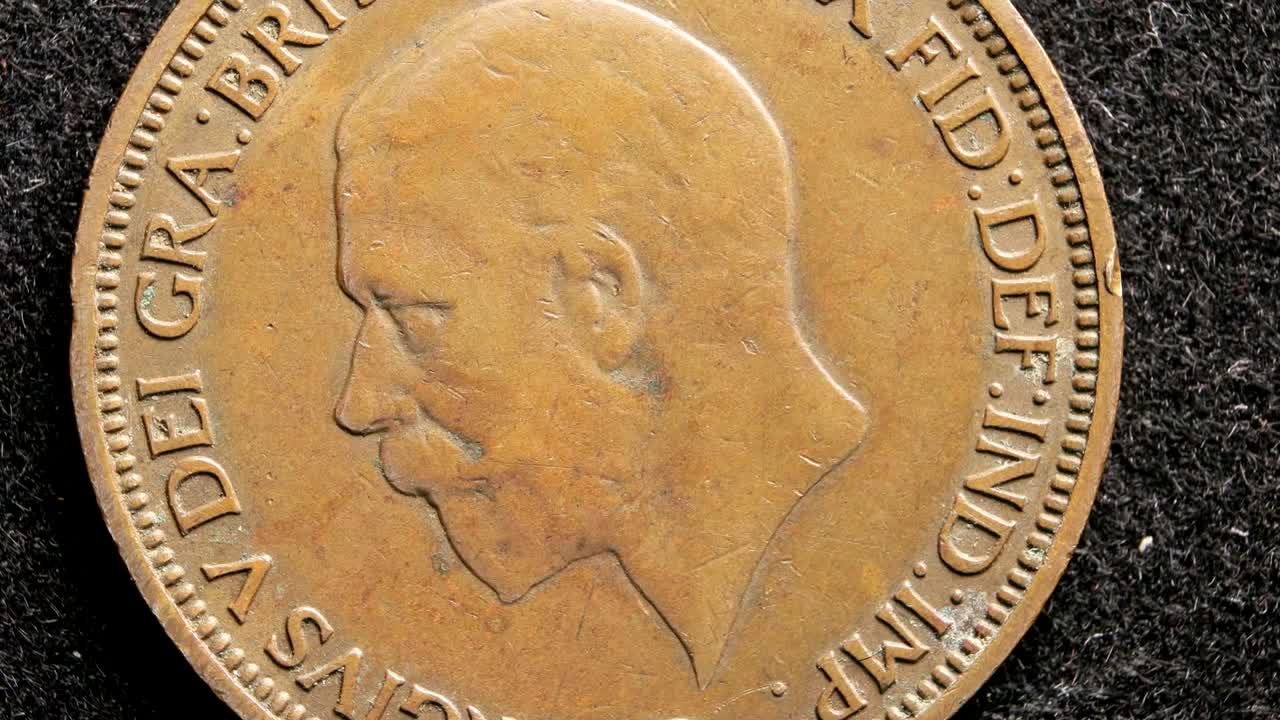 매우 오래된 동전의 근접 사진