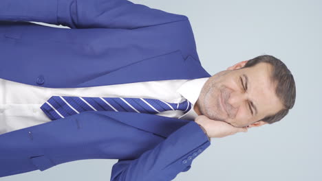 Vertical-video-of-Businessman-suffering-from-toothache.