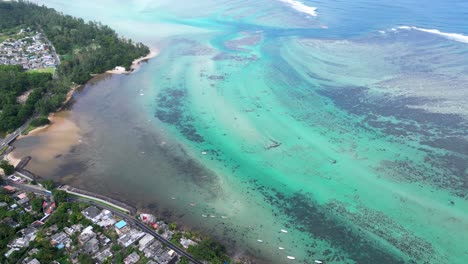 모리셔스의 포트 루이스 (port louis) 에 있는 벨 브레 해변 (bel ombre beach)