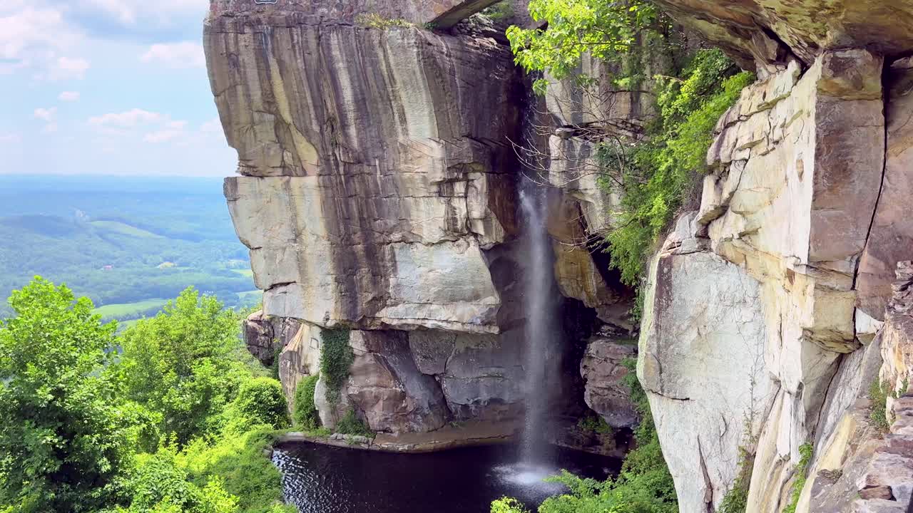 Water Flowing Over Lovers Leap Waterfall At Rock City Park And Lookout Mountain In Georgia, USA