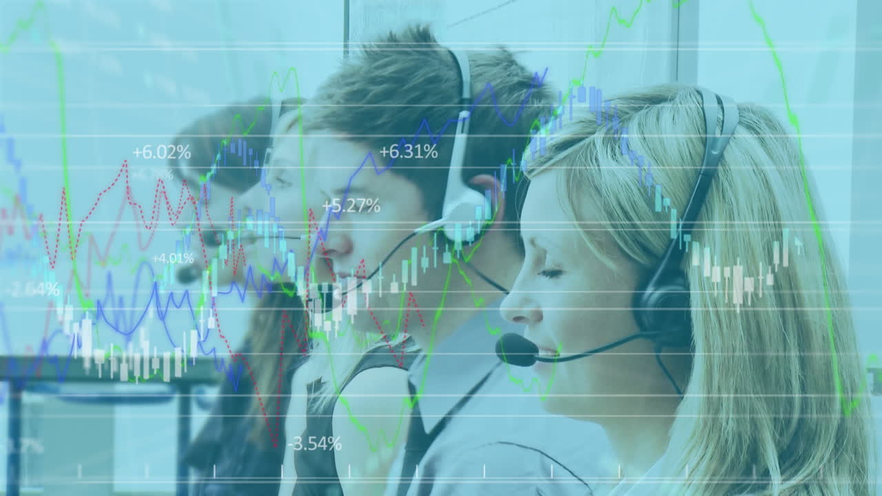 카우카스계 여성과 남성 콜센터 노동자에 대한 금융 그래프와 데이터의 애니메이션