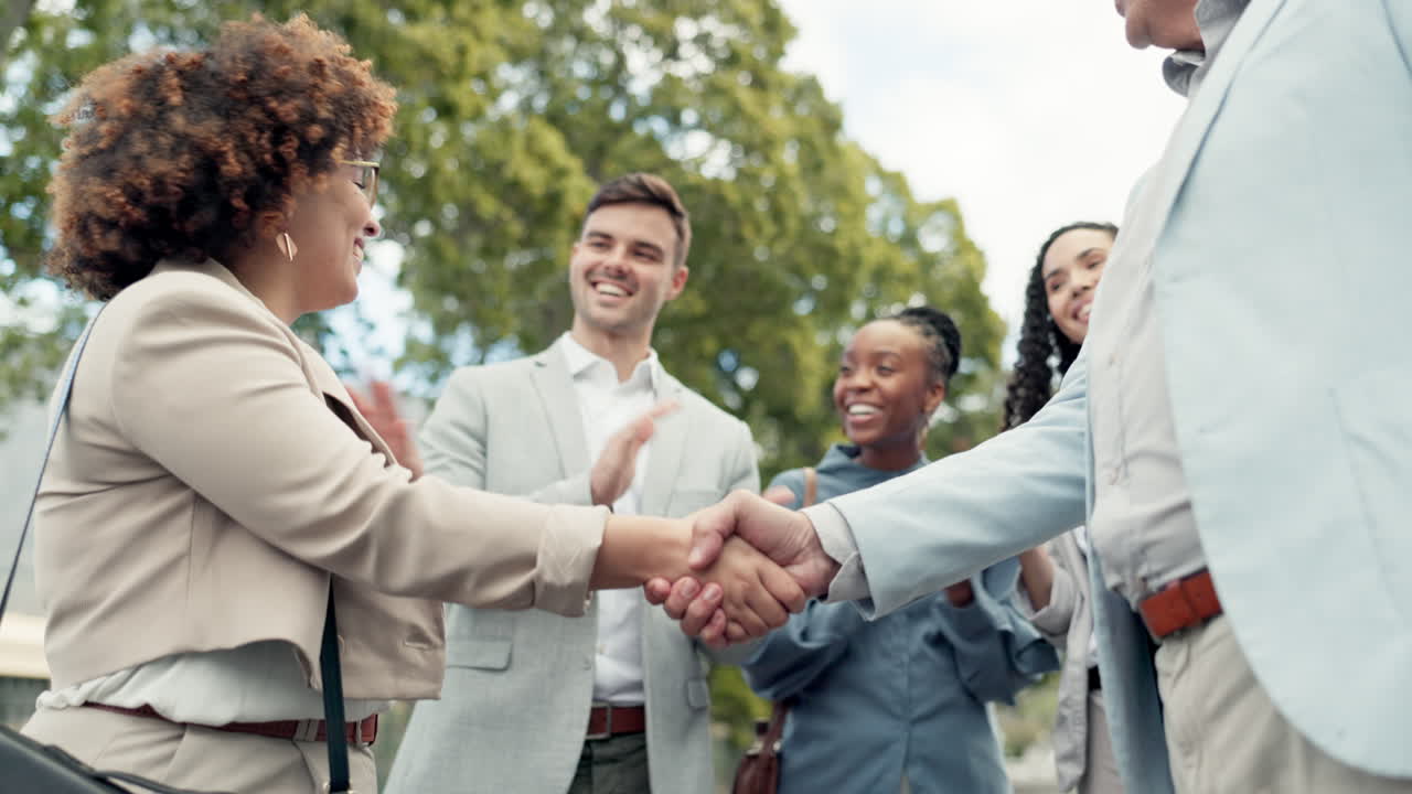 악수, 박수, 그리고 사업의 성공