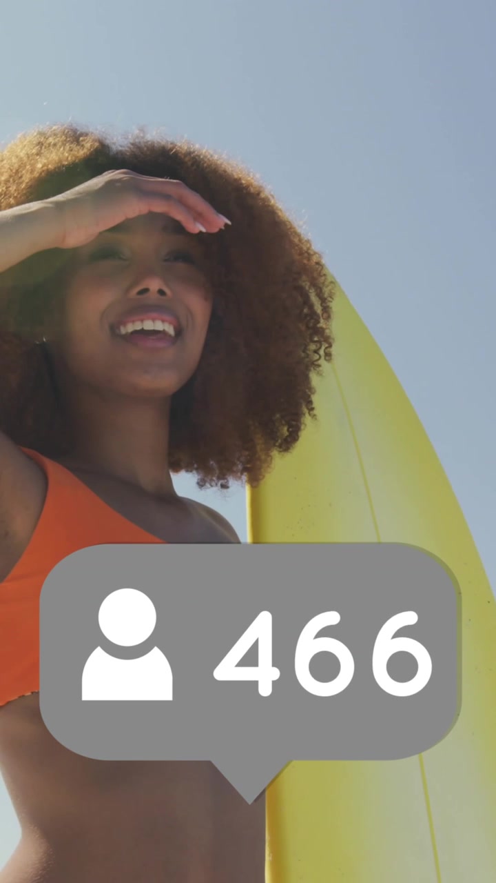 Icono de perfil con números crecientes sobre una mujer con tabla de surf mirando a lo lejos.