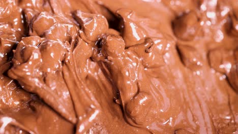chocolate suave y rico derritiéndose y girando juntos
