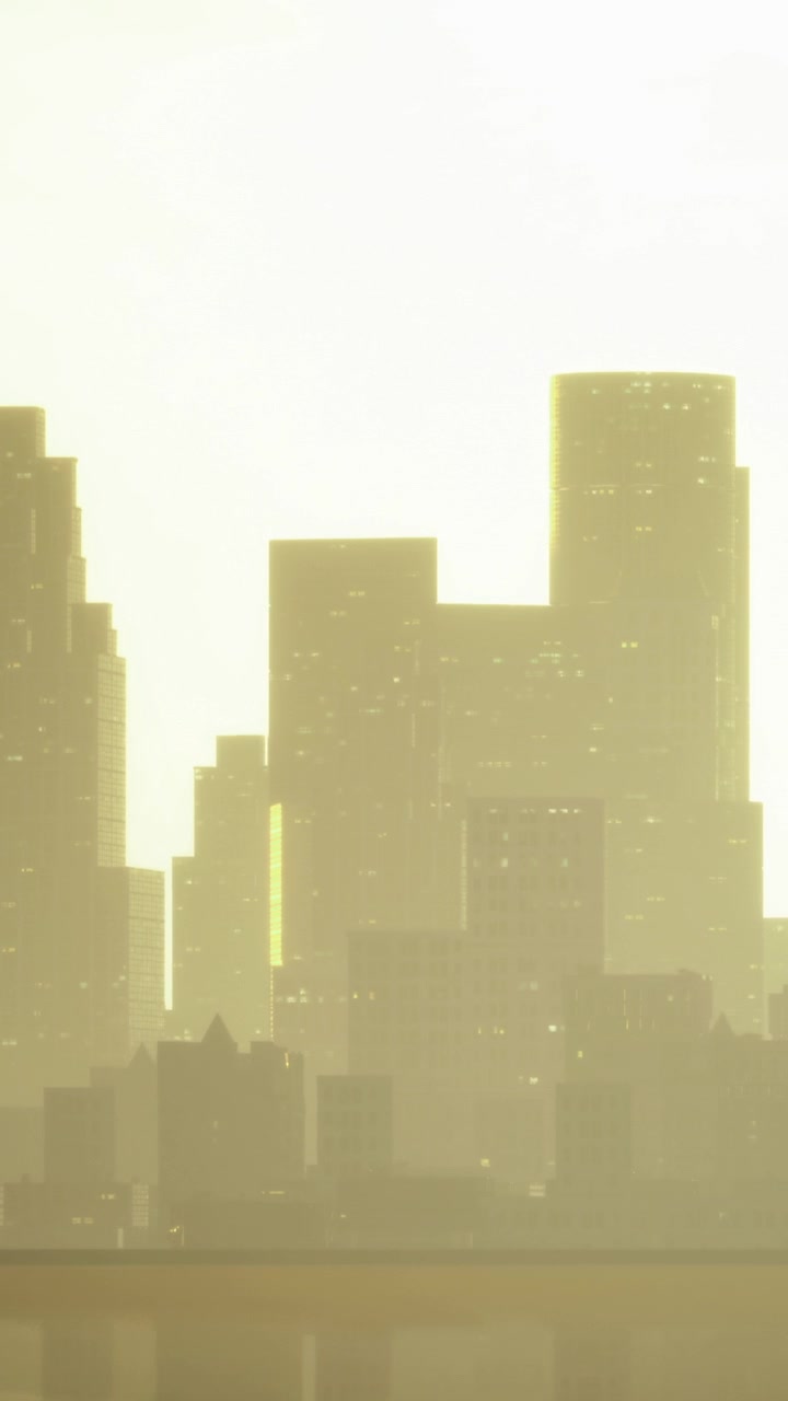 Horizonte urbano bajo una luz brillante en las primeras horas de la mañana.