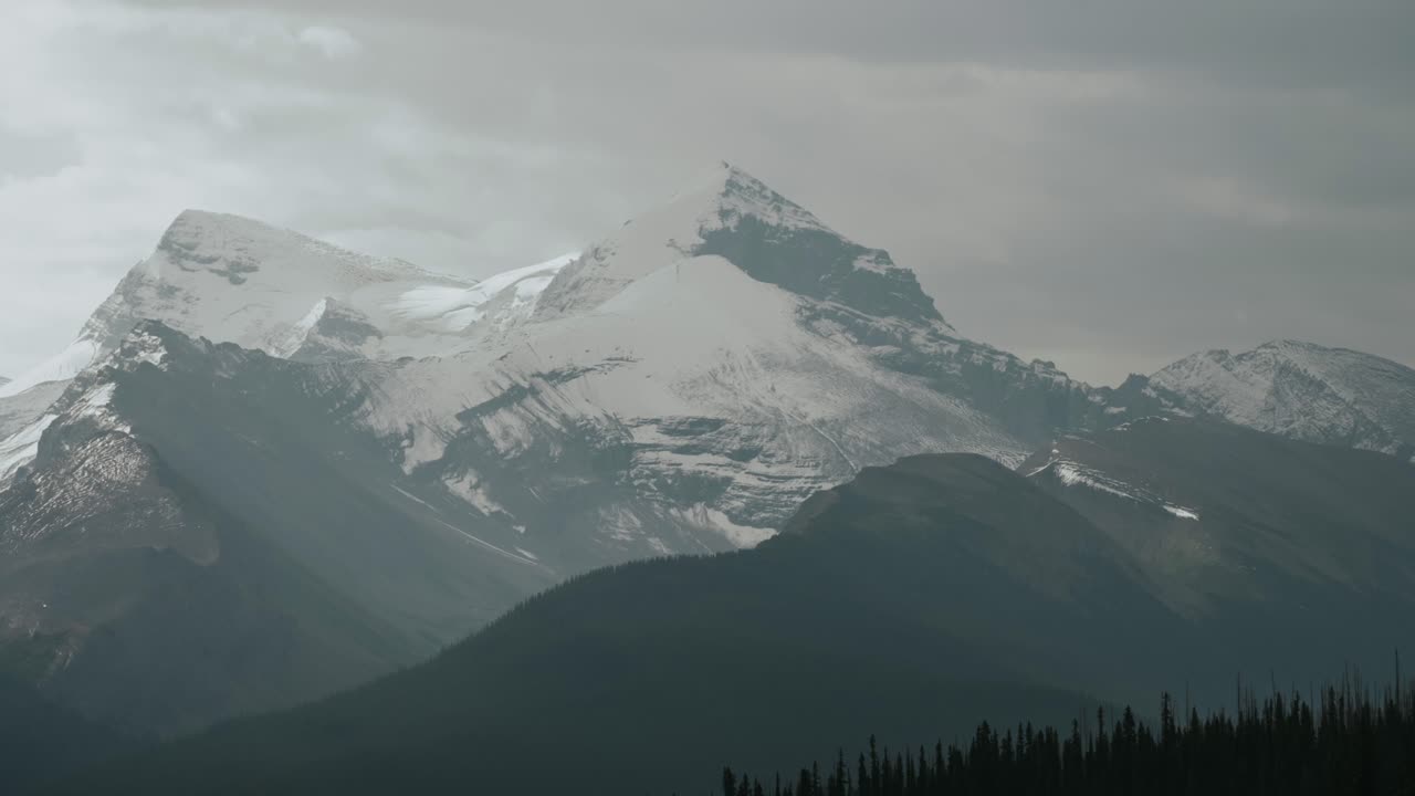 escena de invierno en los rangos de reina elizabeth en canadá - lapso de tiempo