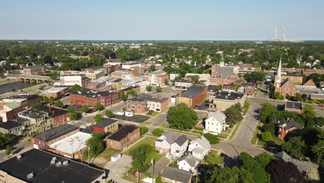 Monroe-Michigan,-USA,-with-the-Raisin-River,-and-the-Monroe-power-plant-in-the-background