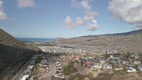 夏威夷海灣的空中景色 俯<unk>太平洋的房屋 娃娃右邊