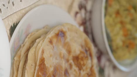 una pila de rotis