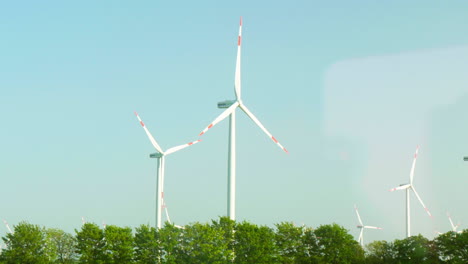 Vorbei-An-Windparks-In-Der-Deutschen-Landschaft-In-Zeitlupe