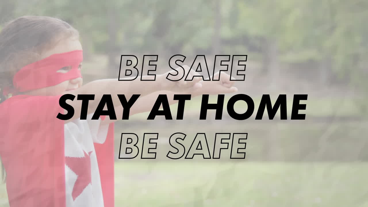 여자 놀이를 통해 집에 머무르는 텍스트의 애니메이션