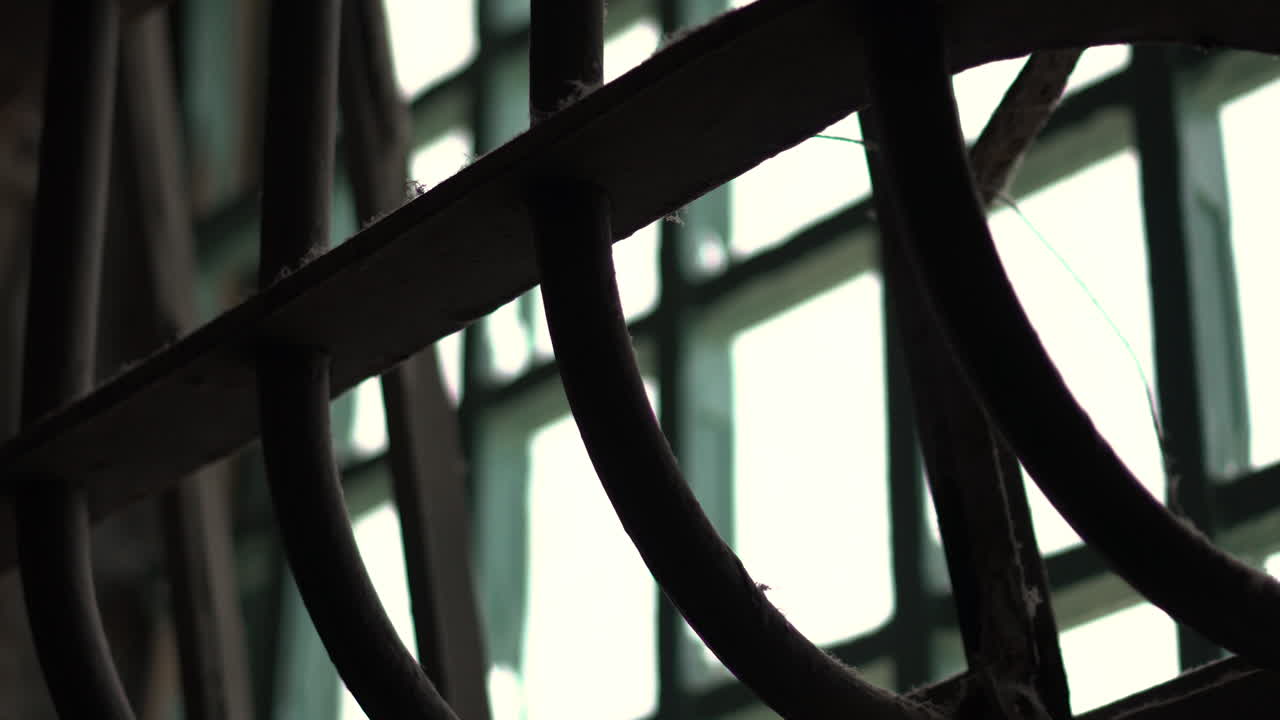 Prisión de Alcatraz, barras de metal en ventanas exteriores, primer plano