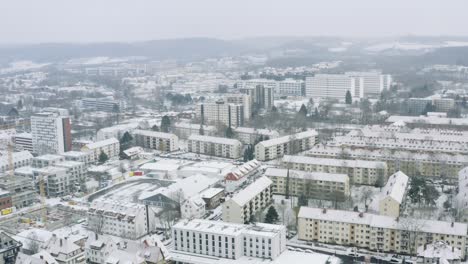 Vistas-Aéreas-De-Drones-De-La-Ciudad-Estudiantil-De-Göttingen-Durante-El-Invierno-En-Fuertes-Nevadas