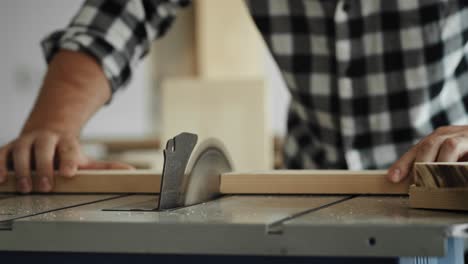 Close-up-video-of-cutting-with-a-circular-saw