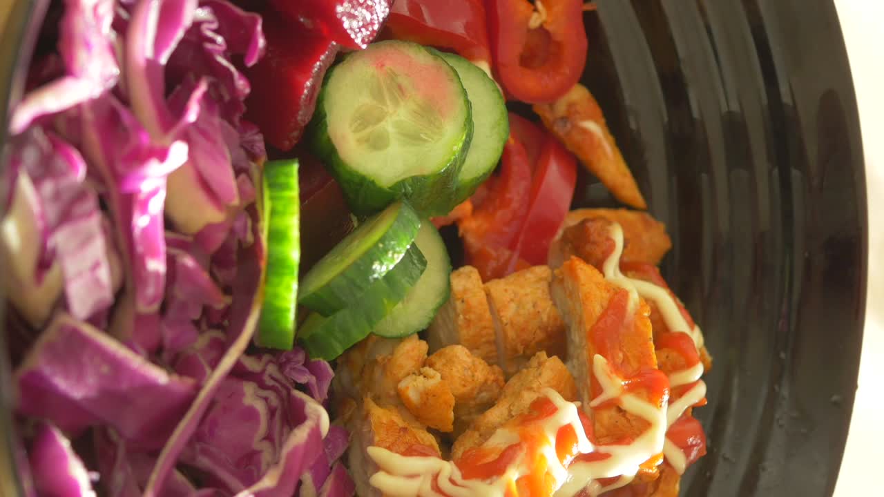 Healthy salad with chicken and vegetables