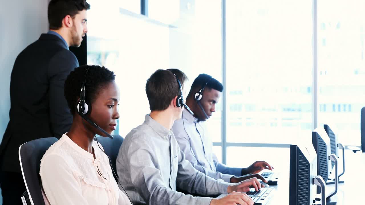 Customer service executive trainer monitoring her team 4k