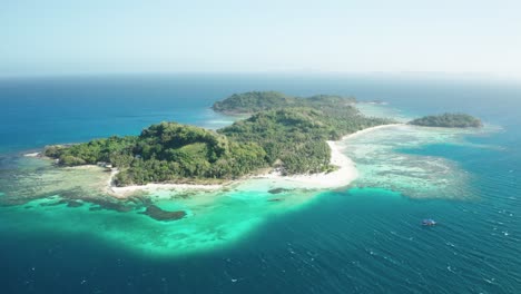 amplia vista aérea de la isla darocotan, palawan, filipinas