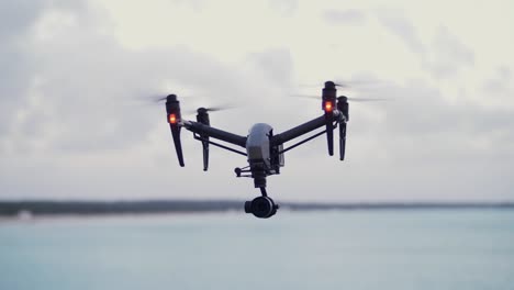 imágenes en cámara lenta de drones voladores - dji inspire 2 - quadcopter