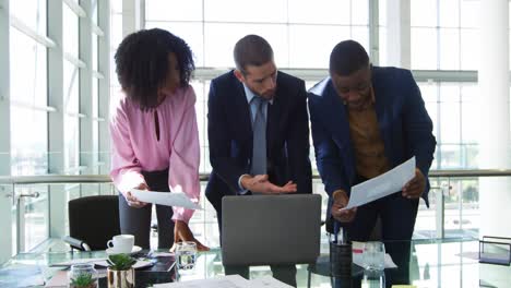 Young-business-people-working-in-a-modern-office