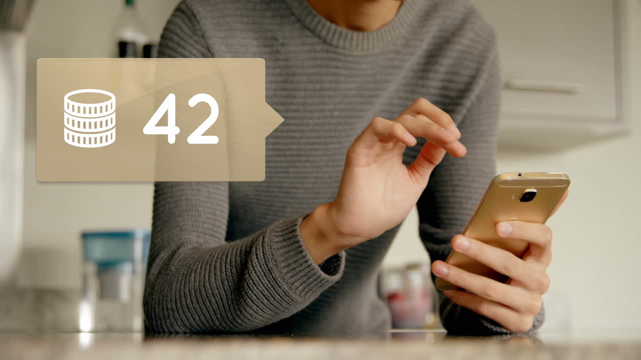 hombre enviando mensajes de texto en la cocina 4k