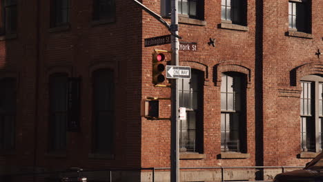 One-Way-Street-Sign-And-Traffic-Light-Along-York-Street-In-Brooklyn,-New-York,-USA