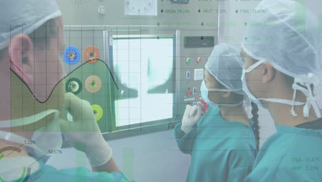 animación del procesamiento de datos sobre diversos cirujanos que inspeccionan las radiografías