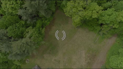 wedding seating on the property of a hotel in the catskill mountains