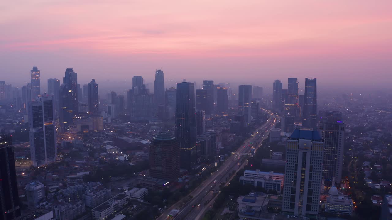 새벽에 자카르타 스카이라인의 공중 풍경