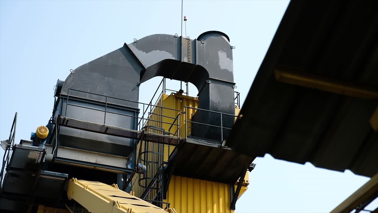 la planta de mezcla de asfalto es un conjunto de equipos para mezclar agregados y bitumen para producir una mezcla de aspalto