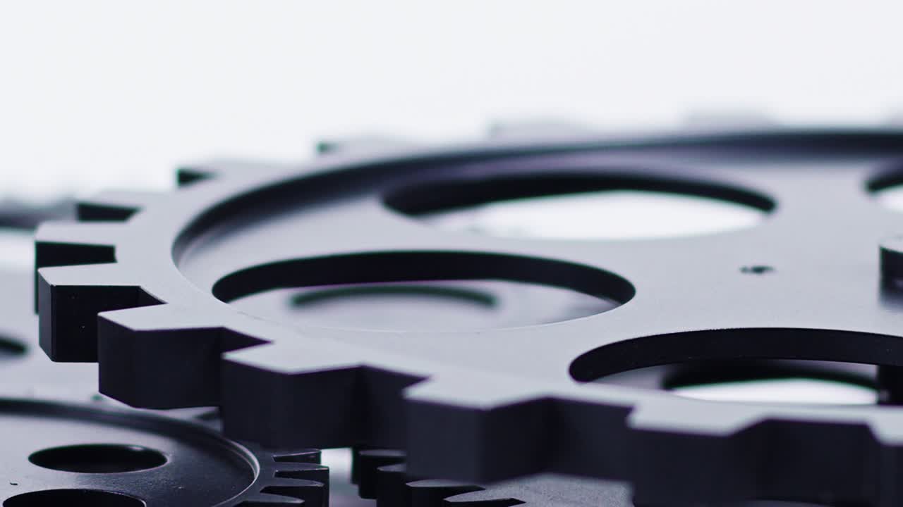 fotografía de cerca de las ruedas de engranajes negras girando