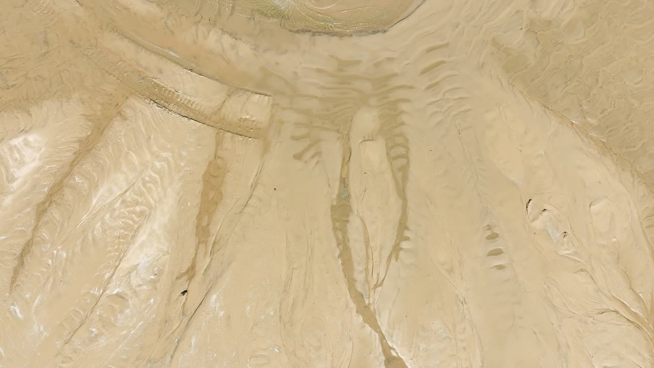 미시간 호수에서 여전히 은 모래의 직접적인 항공