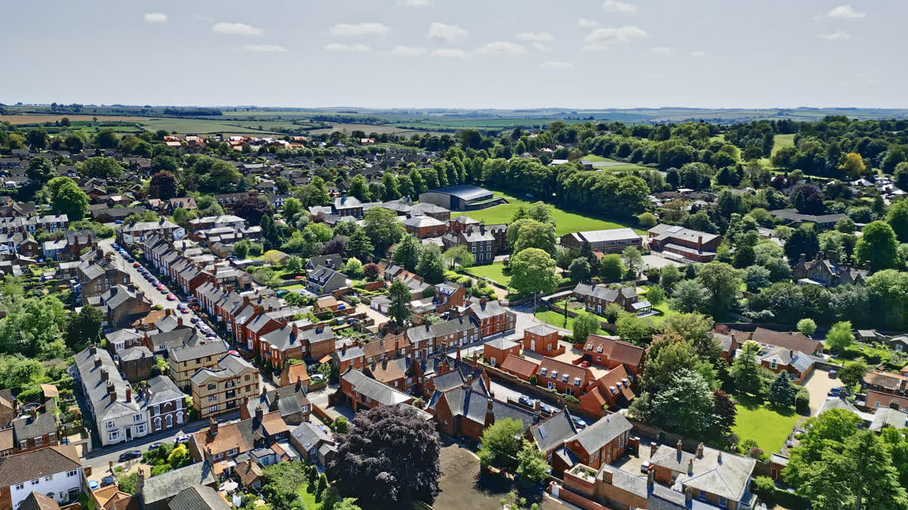 Il video aereo ti porta sopra Louth, Lincolnshire, un tesoro medievale