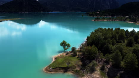 embalse de ensueño turquesa medio huesca españa antena