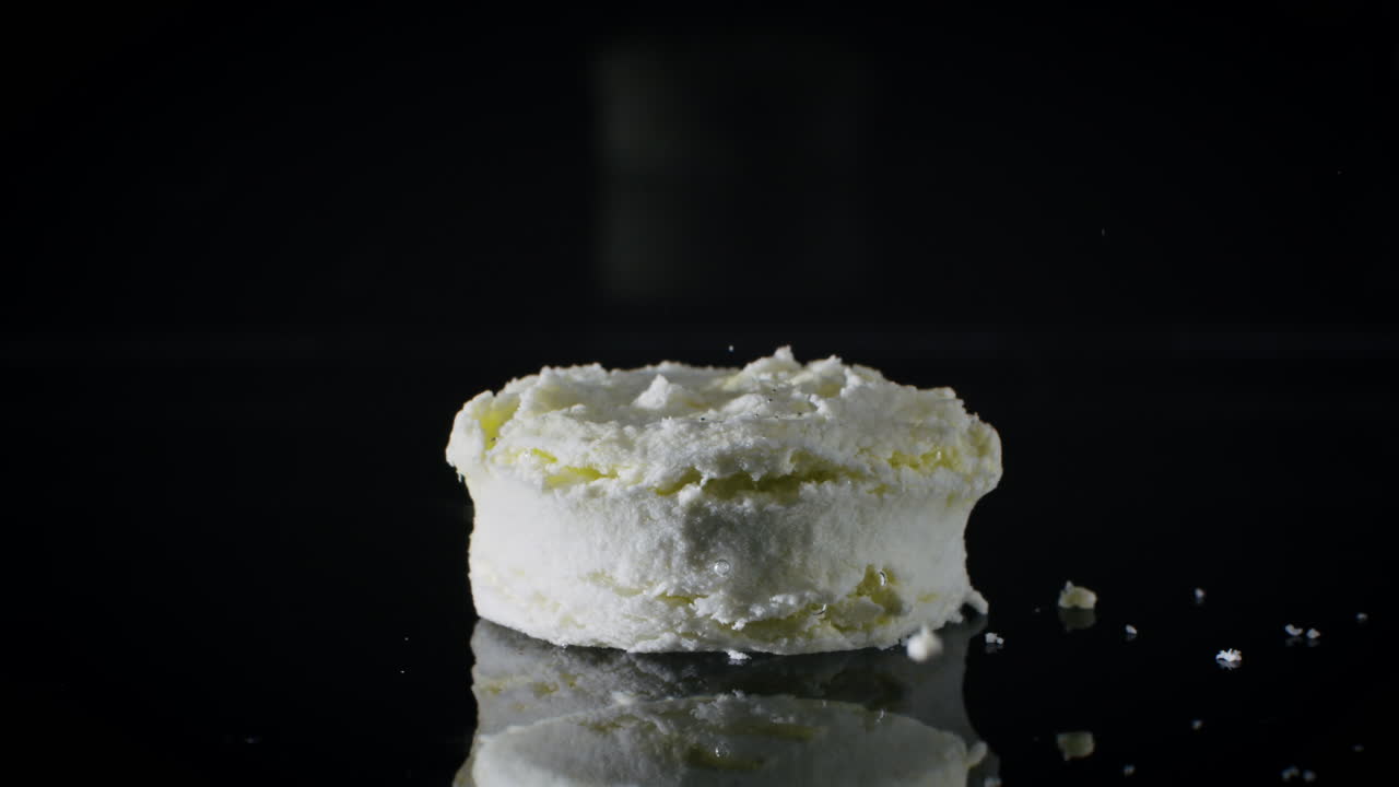 황색 약약 이 물에 용해되는 시간은 위와 장에서 분해되는 약 과 같습니다.