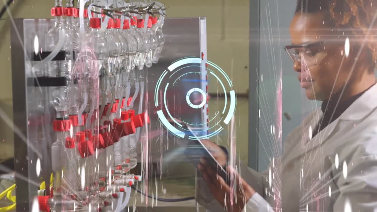 animación de escaneo de alcance sobre científica afroamericana que trabaja en el laboratorio