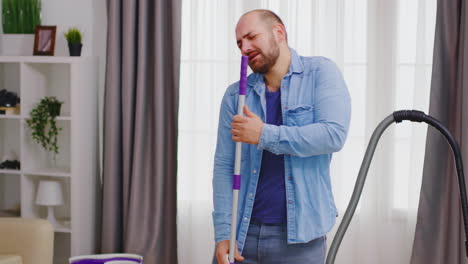 Cheerful-man-singing-on-mop