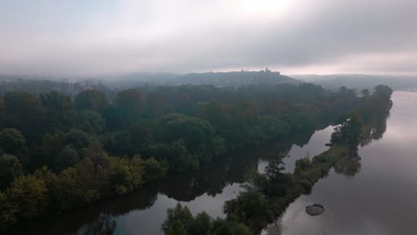 Niebla-Matutina-Sobre-El-Campo-Bohemio-Central