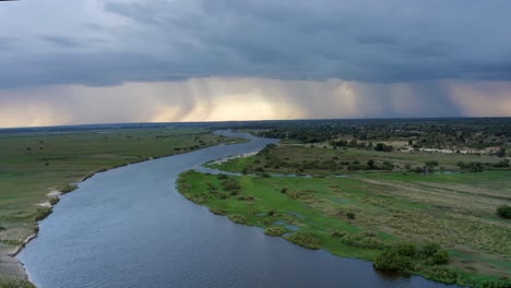 Luftaufnahmen-Eines-Wunderschönen-Flusses-In-Namibia