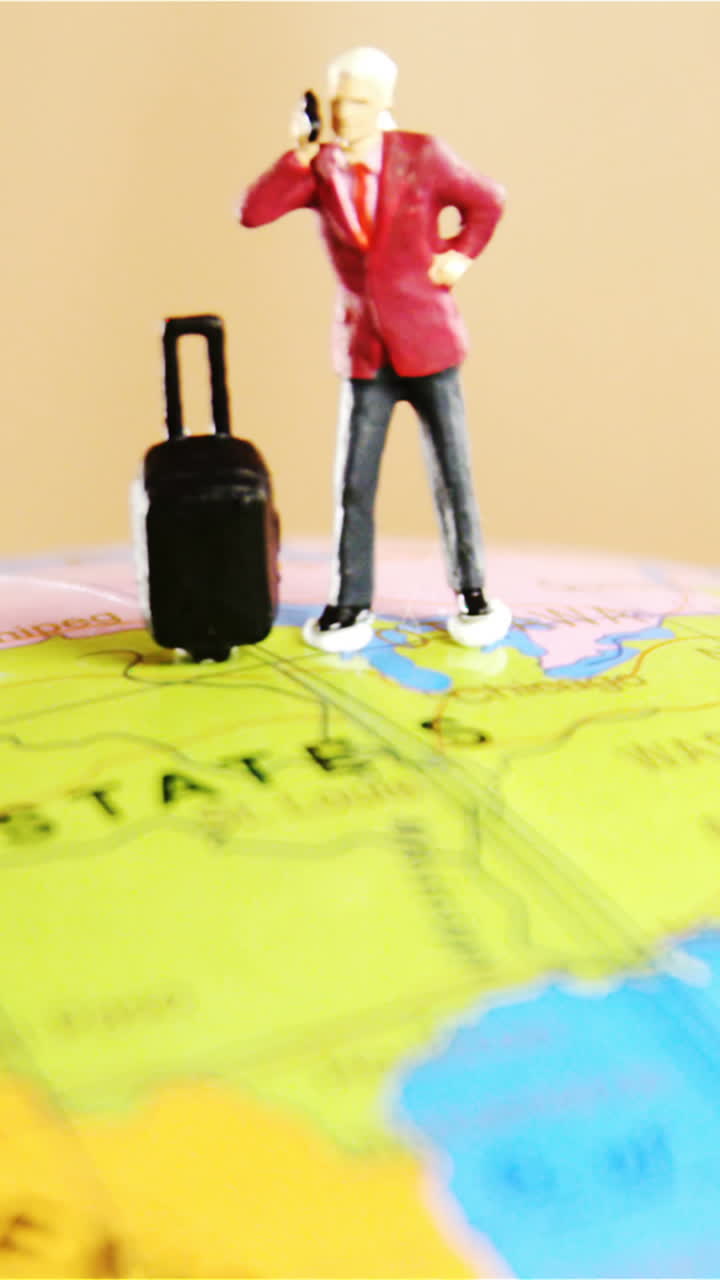 estatuilla en un globo