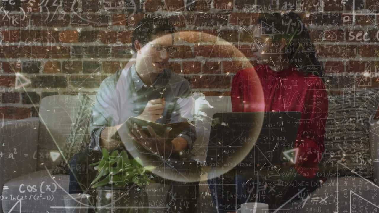 animación de ecuaciones matemáticas sobre personas de negocios que trabajan en la oficina